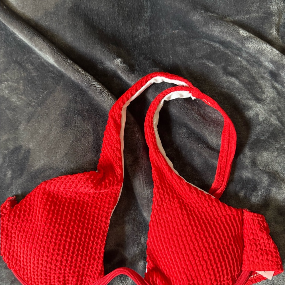 Red Textured Bikini Set - Picture 4 of 6